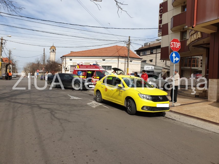 accident rutier pe strada stefan mihaileanu din constanta un taxi implicat pasagera la spital galerie