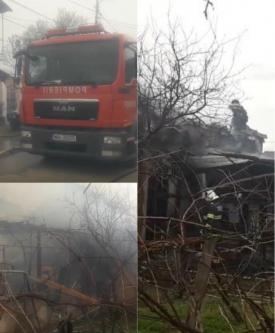 Incendiu izbucnit la o casă din Mangalia. Intervin pompierii ISU Dobrogea (galerie foto + video)