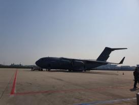 45 de tone de echipament medical din Coreea de Sud, aduse la București cu o aeronavă NATO (galerie foto)   