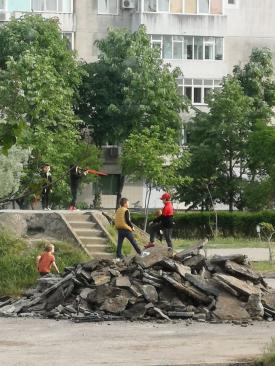 Constănțeanul supărat Locuitorii din Faleză Nord reclamă treaba de mântuială făcută de Primăria Constanța în parcul Dragoslavelor (galerie foto)