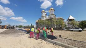 Atenție șoferi! Lucrări de asfaltare. Evitați să parcați în fața Bisericii „Sfântul Cuvios Antonie cel Mare\