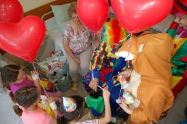 Terapia prin zâmbete şi dragoste, oferită de 1 Iunie copiilor internaţi la Spitalul Judeţean de Urgență „Sf. Apostol Andrei” Constanța și la Spitalul Clinic de Boli Infecțioase