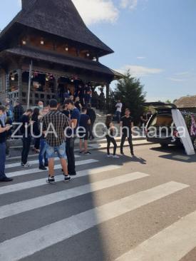 UPDATE - „Din păcate, pentru tine, a fost ultima comandă“ Tânărul care a murit în accidentul de pe Soveja, condus azi pe ultimul drum (galerie foto și video) 