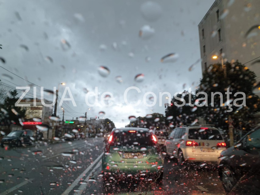 fotoreportaj municipiul constanta racorit de o ploaie tropicala s a intunecat brusc 723434
