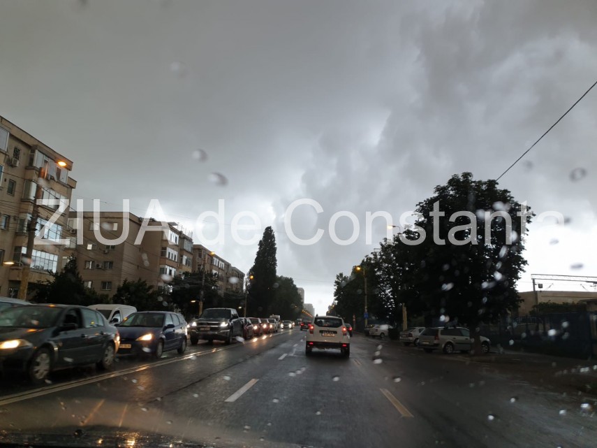 fotoreportaj municipiul constanta racorit de o ploaie tropicala s a intunecat brusc 723434