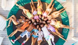 Cine este celebrul cântăreț constănțean care a lansat o piesă chiar de ziua lui de naștere, sărbătorită astăzi (video)  