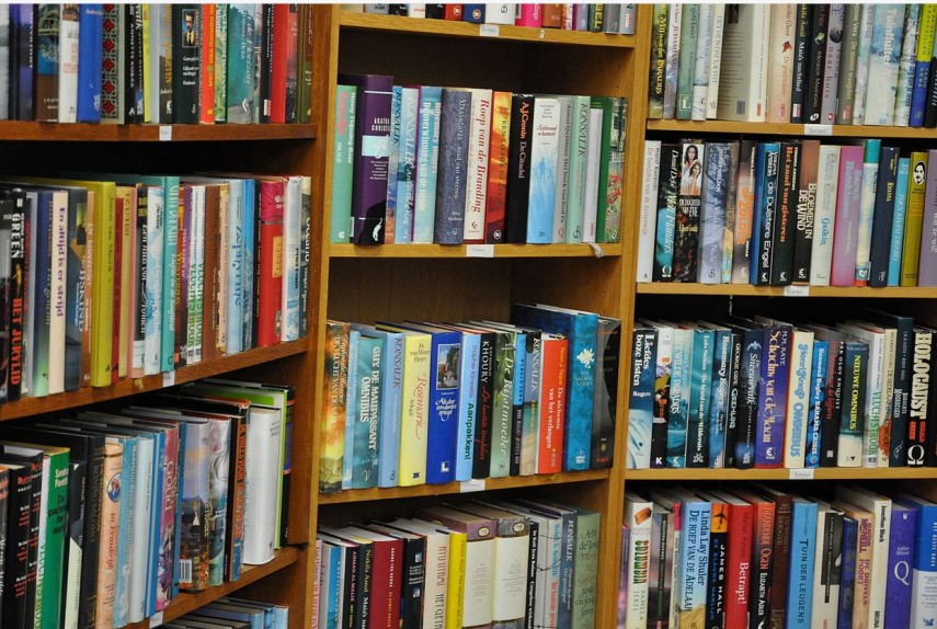 Rainbow fell Corrode Este Ziua internațională a iubitorilor de cărți! Biblioteca județeană „I.N.  Roman” funcționează în program de vară (video)