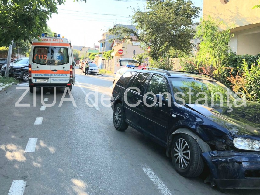 doua masini implicate intr un accident aproape de scoala de maistri militari in constanta galerie foto