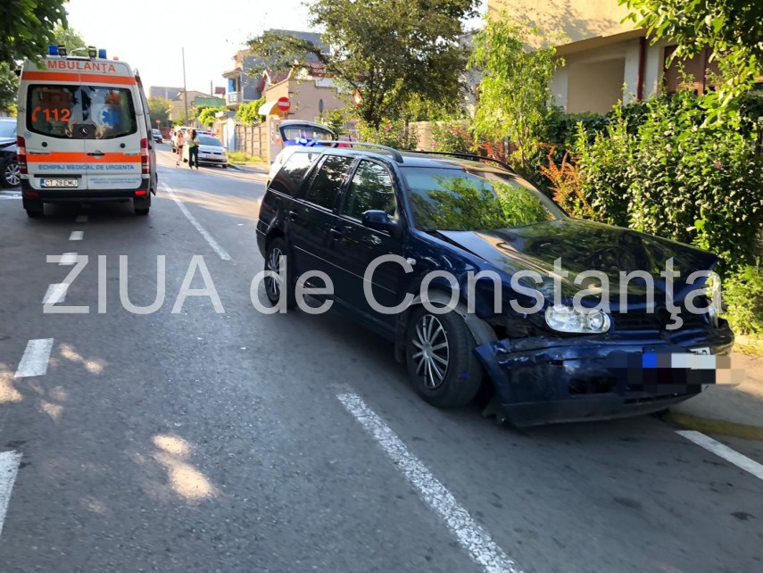 doua masini implicate intr un accident aproape de scoala de maistri militari in constanta galerie foto