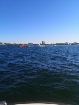 UPDATE - Oficial, de la ISU S.O.S. pe mare! Ambarcațiune cu patru persoane, dintre care doi copii, în pericol de scufundare, în Mamaia (galerie foto + video) 