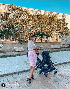 Constănțeanca Diana Dumitrescu, selfie în noua zonă preferată pentru selfie-uri din Piața Ovidiu