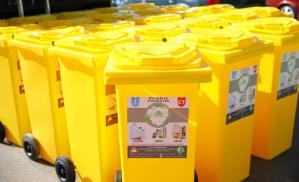 Continuă distribuirea pubelelor galbene Unde vor fi distribuite astăzi și luni. Cum procedați dacă nu sunteți găsiți acasă