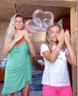 Andreea Bănică și fiica ei Sofia, pe Tik Tok.  Cum s-au distrat cele două (video)  