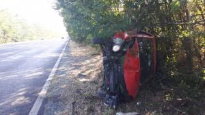 O mașină s-a răsturnat la Tuzla (galerie foto)