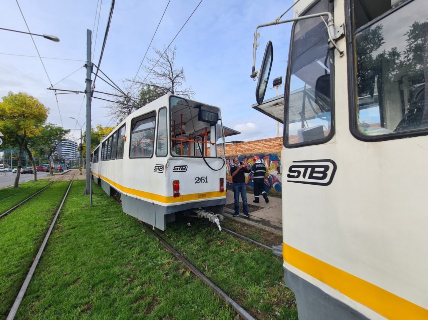 coliziune intre doua tramvaie in bucuresti mai multe persoane ranite 730839