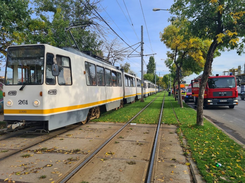 coliziune intre doua tramvaie in bucuresti mai multe persoane ranite 730839