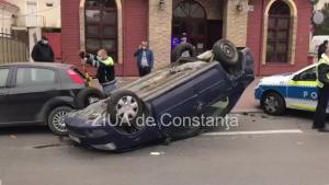 Mașină cu roțile în sus pe bulevardul Mamaia. O victimă încarcerată!        