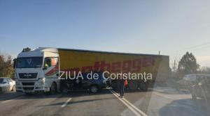 Accident la intrare în Agigea. O mașină a intrat într-un TIR      