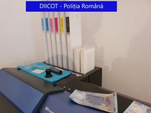 Percheziții ale polițiștilor într-un dosar privind falsificarea de monedă