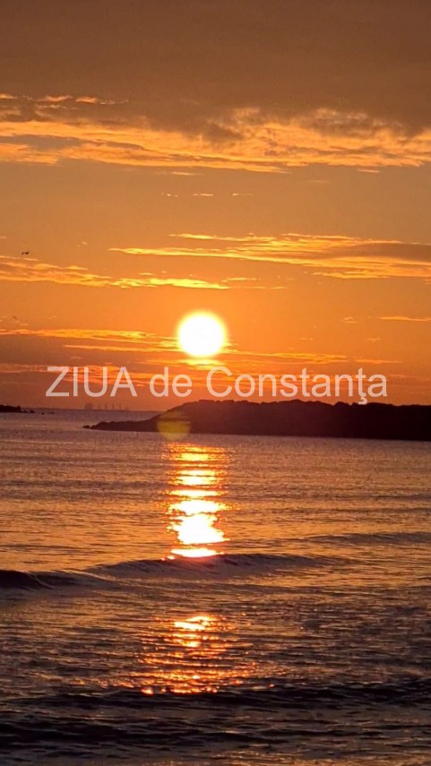 constanta baie in mare la rasarit pe 1 ianuarie video 736812
