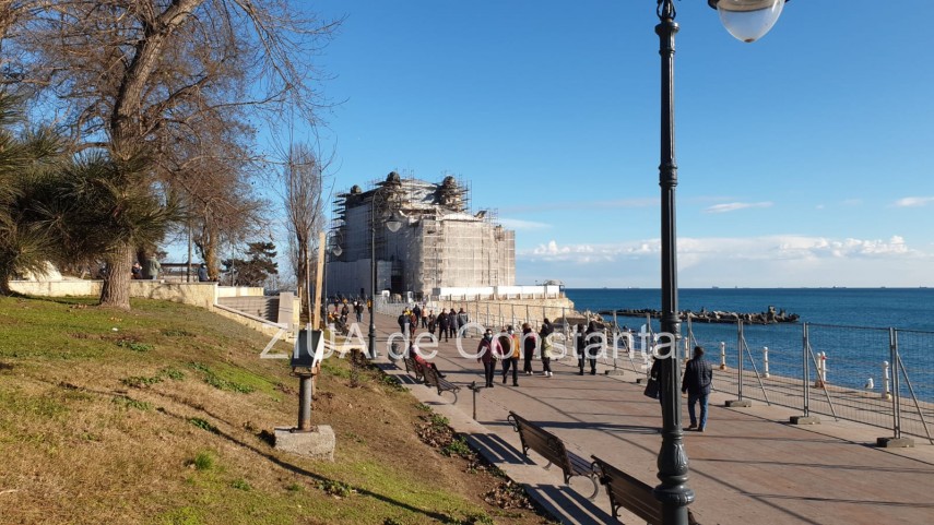aglomeratie pe faleza cazinoului din constanta in ultima zi de carantina 736815