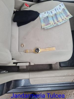 Trei escroci prinși în flagrant în timp ce înșelau un bărbat prin metoda ”ghiulul”  