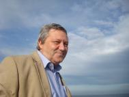 Profesor al Liceului Teoretic „Ovidius”, Victor Mihalașcu   Directorul Centrului de Resurse pentru Educație Economică Constanța, premiat la Concursul național de creativitate  didactică  