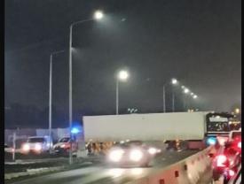 Accident rutier grav la intrare în Constanța. Un autoturism a izbit un tir în sensul giratoriu. O victimă (galerie foto)  