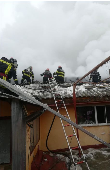incendiu in judetul tulcea unde si cu ce forte de interventie actioneaza pompierii 739015