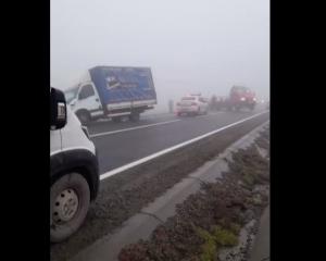 Accident rutier grav pe drumul dintre Constanța și Tulcea. Două auto s-au făcut praf pe o ceață densă (galerie foto) 