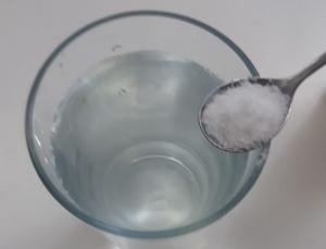 Gargara cu apă sărată, remediul minune pentru tusea la copii