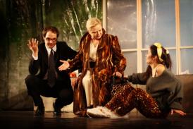 În acest week-end Teatrul de Stat propune un spectacol la matineu pentru pensionari 