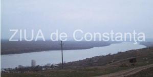 Un convoi de barje a lovit, în drum spre Constanța, protecția porții de avarie de la Ecluza Porțile de Fier 1  