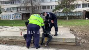 Flutura un cuțit în stația de autobuz Scene înfiorătoare într-o zonă foarte aglomerată din municipiul Constanța!   