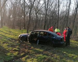 Accident în județul Tulcea. Doi răniți. Șoferul a scăpat cu bine