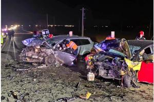 Accident rutier grav în județul Ialomița. Două mașini complet distruse. Cinci victime (galerie foto) 