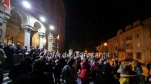 Denia Prohodului Domnului la Catedrala Arhiepiscopală „Sfinții Apostoli Petru și Pavel” din Constanța (galerie foto+video)     
