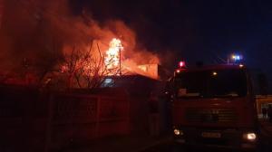 Incendiu puternic în București-Ferentari. Patru case în flăcări (galerie foto)     