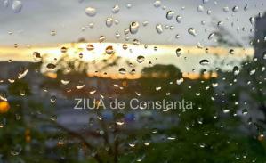 Plouă torențial pe A2 și A 4. Recomandările poliției