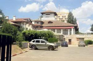 Politicul cu mâinile în sân pentru că ÎCCJ are ultimul cuvânt. Când va putea fi reabilitat Palatul Regal din stațiunea Mamaia?