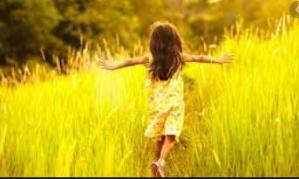 Copiii scriu Jocul inocent, dar serios, cu cuvintele 