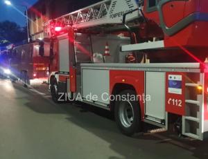 Constanța. Dacă pompierii n-au ce face le găsim noi. O pisică a căzut, de la etajul III, la etajul I   