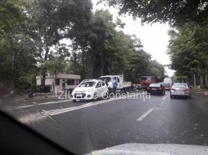 Eforie Sud Accident rutier. Trei mașini implicate. Printre ele și una de la salubrizare      