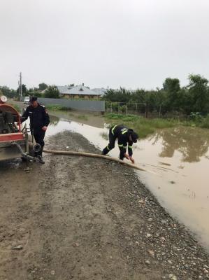 Județul Tulcea Salvatorii acționează în gospodăriile inundate