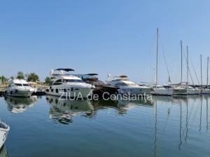 Fotoreportaj Yachturi care mai de care mai scumpe „au răsărit” în Portul Turistic Tomis