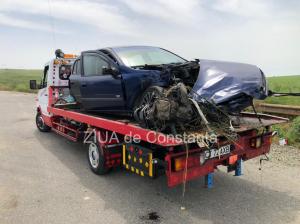 Județul Constanța Accident între o mașină și un TIR. Autoturismul, făcut praf  
