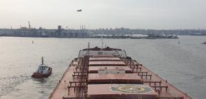 O navă uriașă a intrat, ieri, în Portul Constanța (galerie foto) 