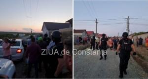 Nimeni nu l-a salvat de strigătele pline de furie ale oamenilor din comună Imagini surprinse când suspectul de crima și violul de la Corbu, își părăsește locuința (video)   