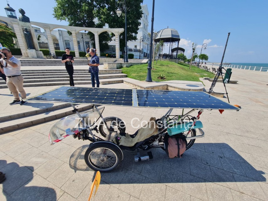 noi participanti la turul de ciclism al europei cu biciclete dotate cu panouri solare au ajuns la constanta