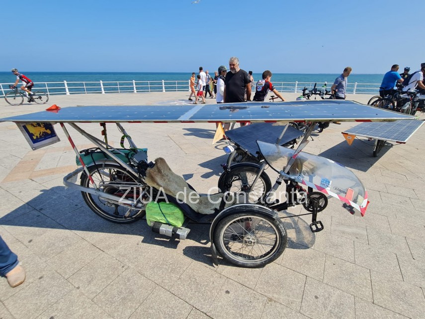 noi participanti la turul de ciclism al europei cu biciclete dotate cu panouri solare au ajuns la constanta